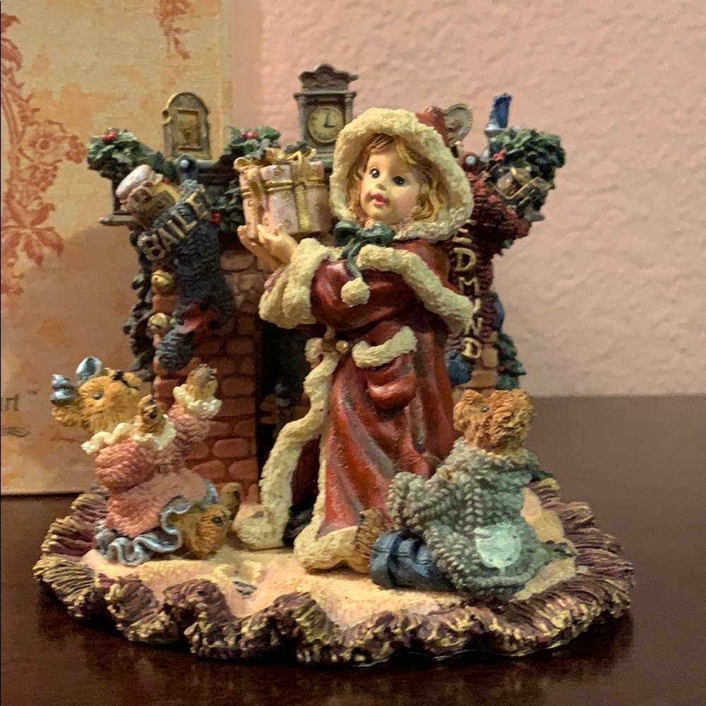 Sandra Claus Christmas Morning Boyd’s figurine
